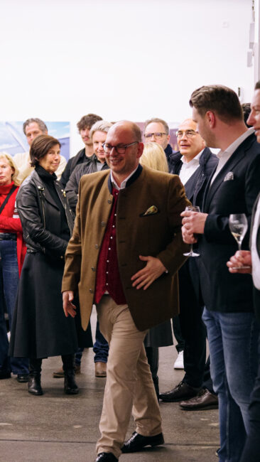 Sequenz 01.00_00_34_10.Standbild003